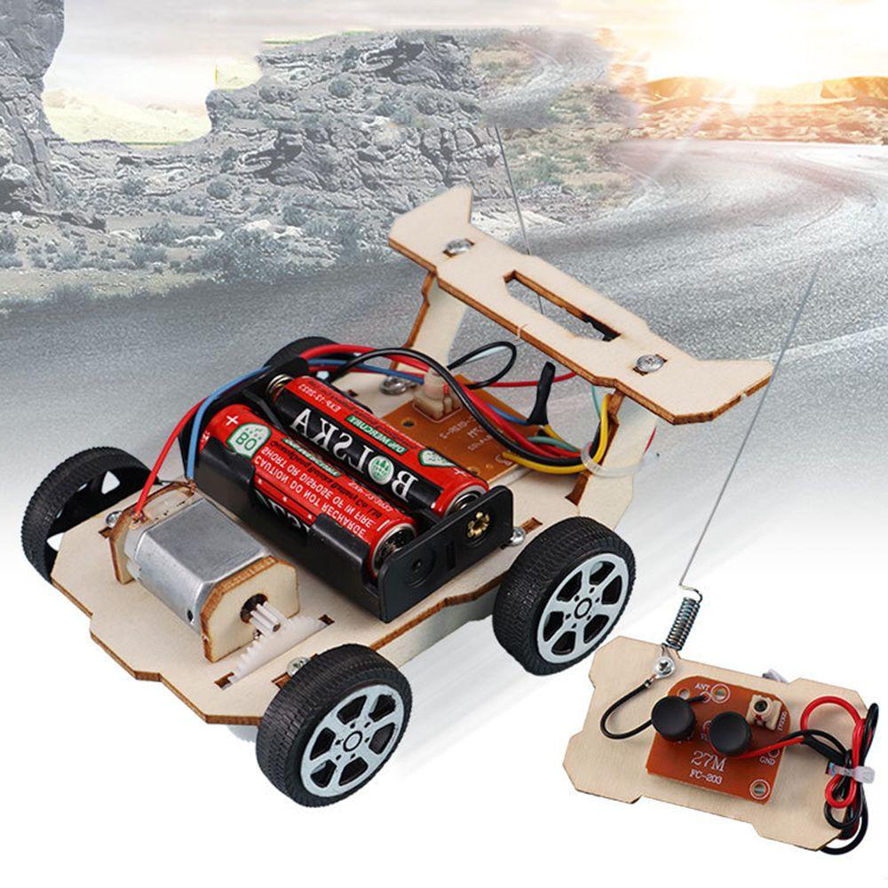 1 Xe Hơi Đồ Chơi Bằng Gỗ Có Điều Khiển Từ Xa