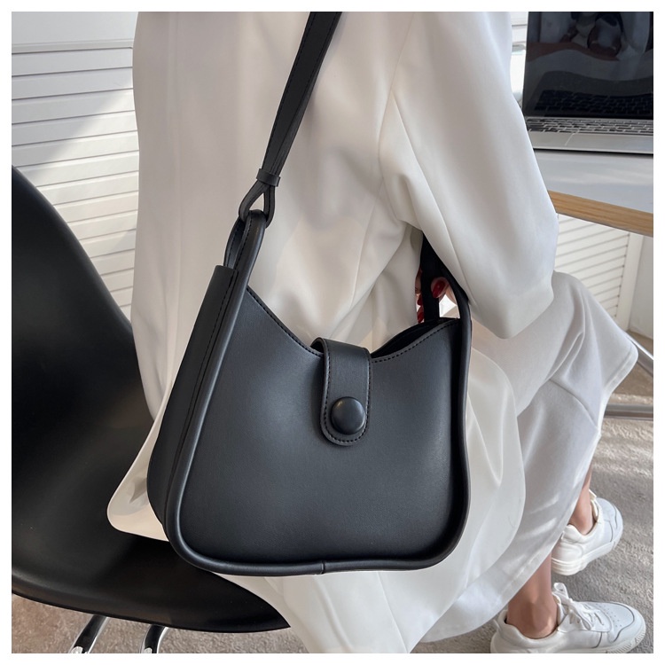 Túi kẹp nách đeo chéo nắp cúc sang chảnh thời trang trẻ trung