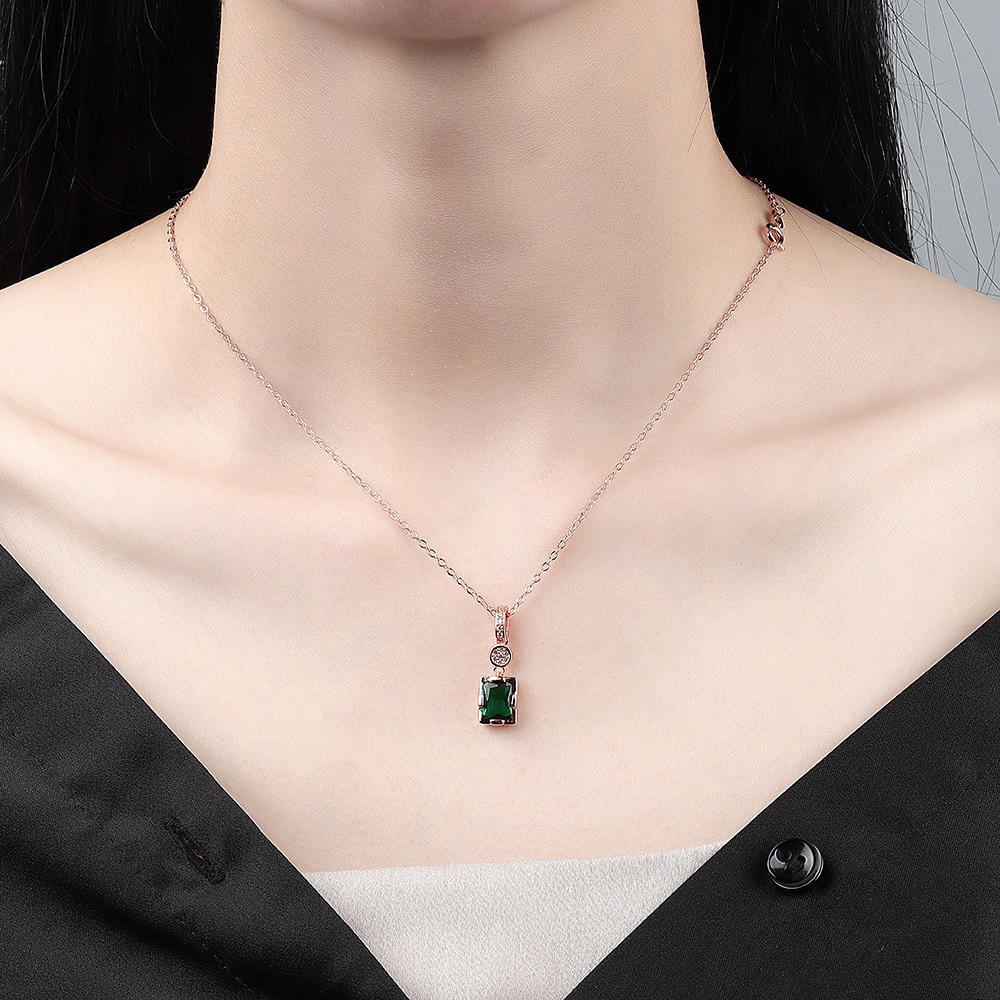 Vòng cổ Mặt Ngọc Lục Bảo Sang Trọng Phong Cách Âu Mỹ Cổ Điển Dành Cho Nữ