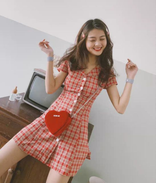 Váy đầm sơ mi ngắn cổ vest kẻ caro đỏ retro trẻ trung nổi bật