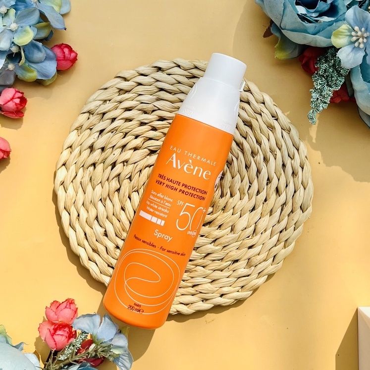 Xịt chống nắng Avene Very High Protection Spray cho làn da nhạy cảm SPF50 200ml