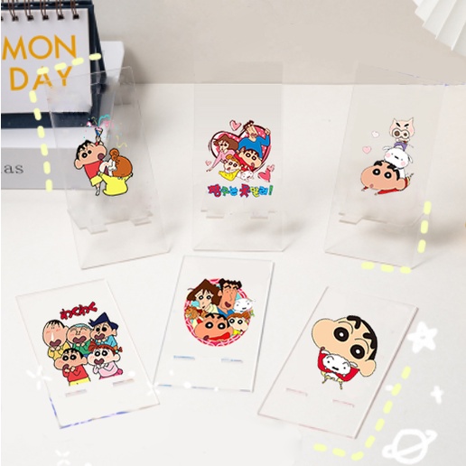 Giá đỡ điện thoại mica shin GDMC21 giá cậu bé bút chì cute dễ thương trong suốt hoạt hình idol thần tượng