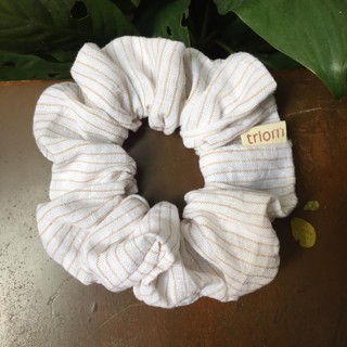 Đồ cột tóc vải xô linen trắng sọc be nhuyễn. Dây buộc tóc vải linen. Linen hair scrunchie. Hair scrunchie trendy