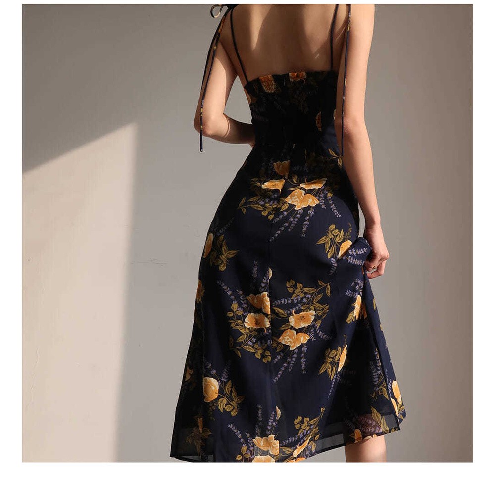Đầm hoa midi 2 dây xẻ trên đầu gối phong cách Pháp cổ điển | BigBuy360 - bigbuy360.vn