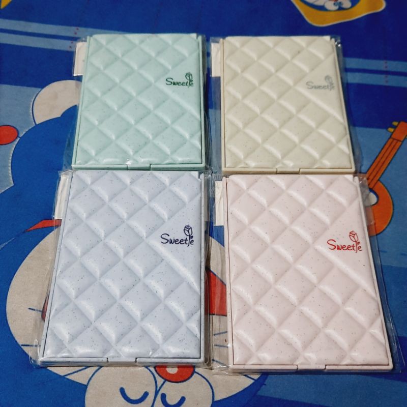 Gương kèm lược bỏ bóp carô chấm mè (Kt:8×11cm)