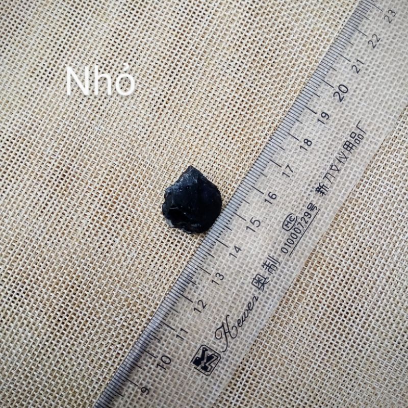 Viên đá đen Flourite huỳnh quang, phát sáng dùng trưng bày, làm handmate