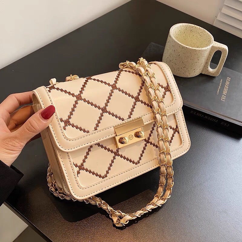 Túi xách nữ đeo chéo trần trám khoá sập dây đeo da luồn xích phong cách trẻ trung TX51