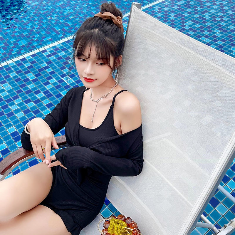 Đồ bơi dáng ôm che bụng và áo khoác dài tay chống nắng khoe dáng thon gợi cảm phong cách thể thao Hàn Quốc 2021 cho nữ