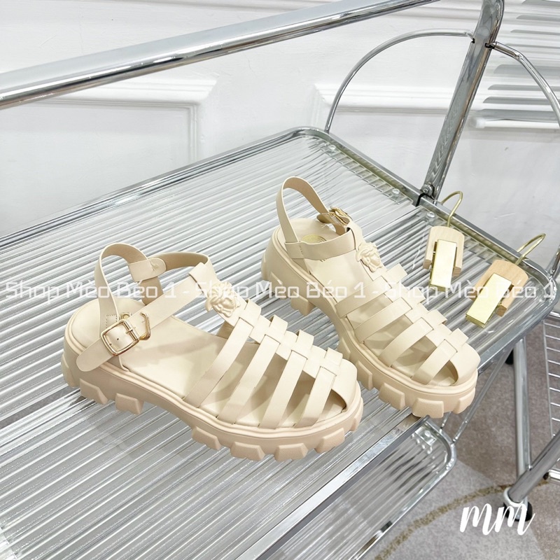 Sandal giọ vs đế vuông fullbox