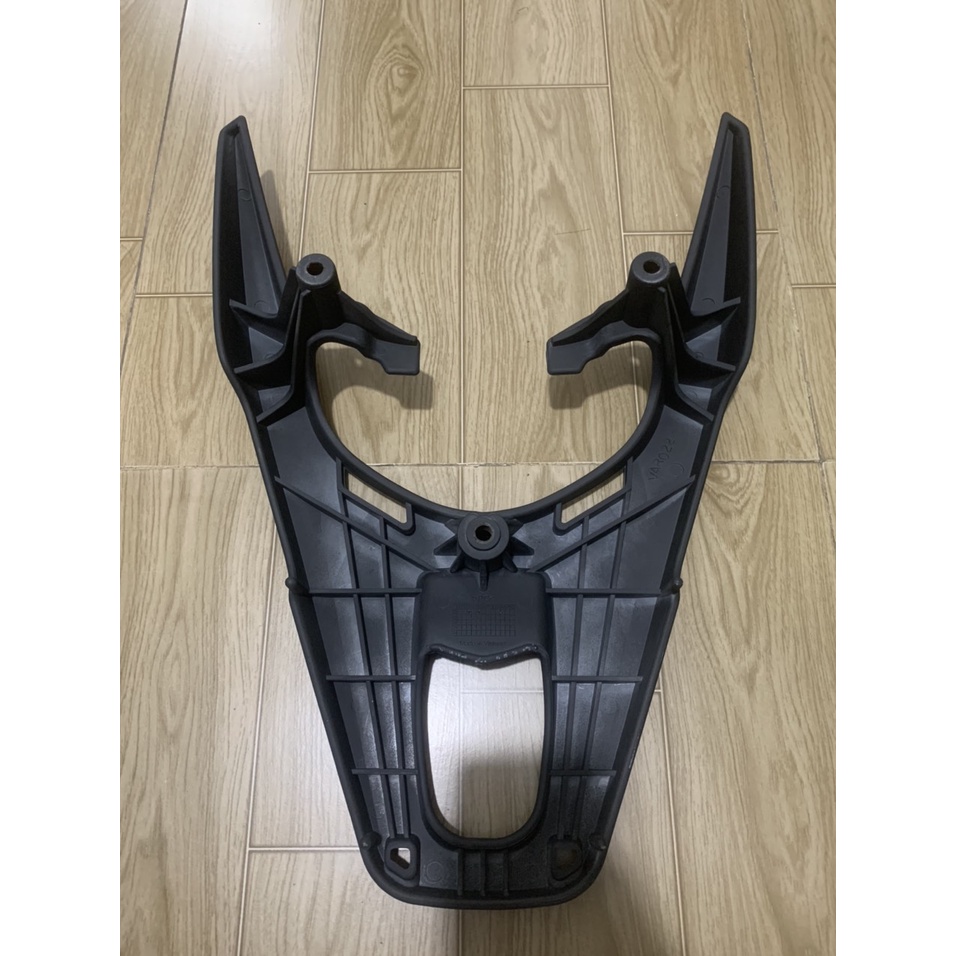 Cảng sau xe VARIO 160 cc đời 2022 kiểu sh chất liệu nhựa