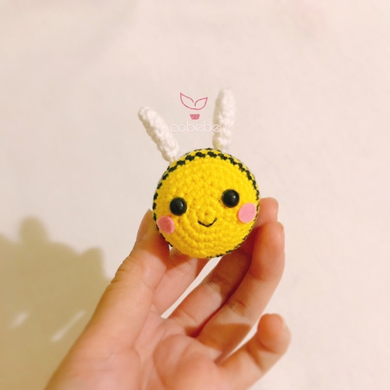 Móc khoá con ong handmade bằng len cute