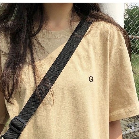 Áo thun trơn Nelly thêu chữ G dành cho cả nam và nữ (có sẵn)