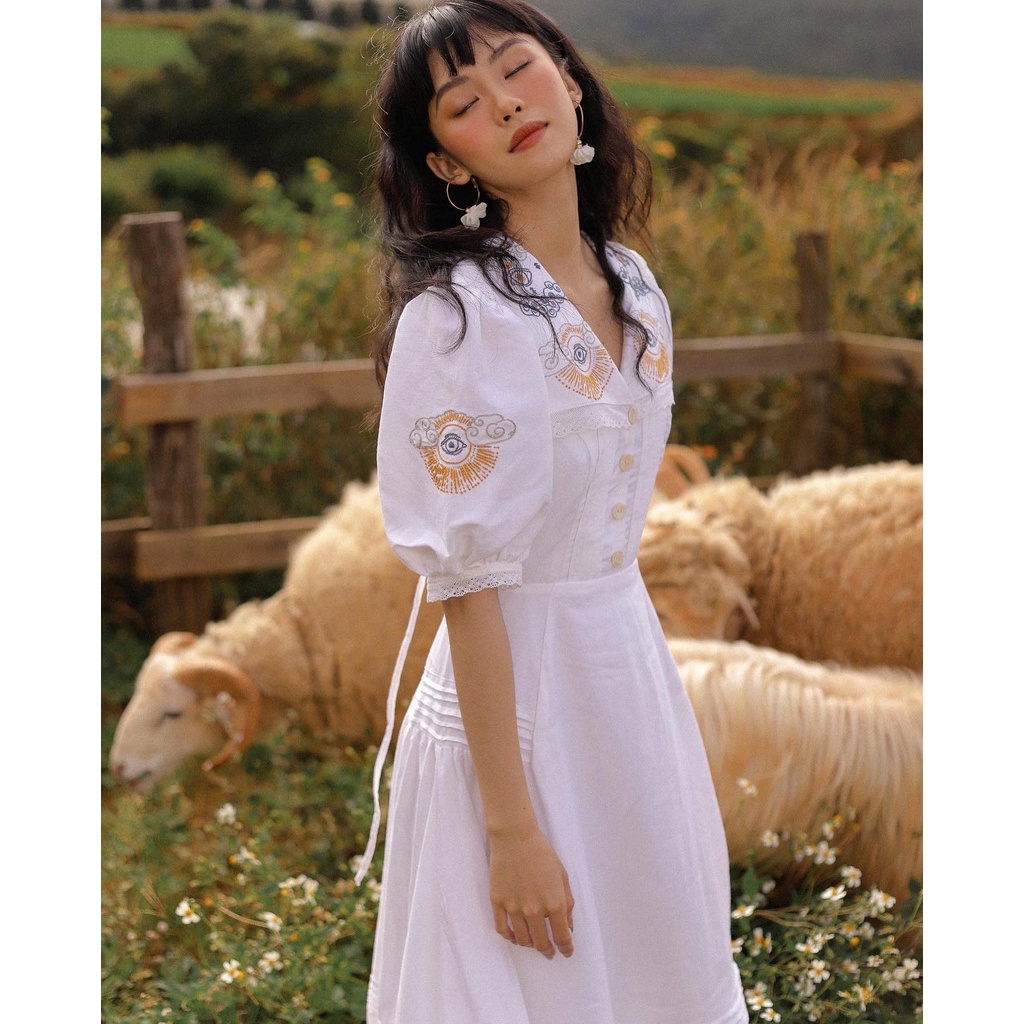 Đầm dài dự tiệc dáng xoè cổ V tay phồng The Country The Eye of Horus Dress vải cotton xô