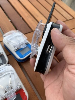 Sạc pin rời có màn hình LCD