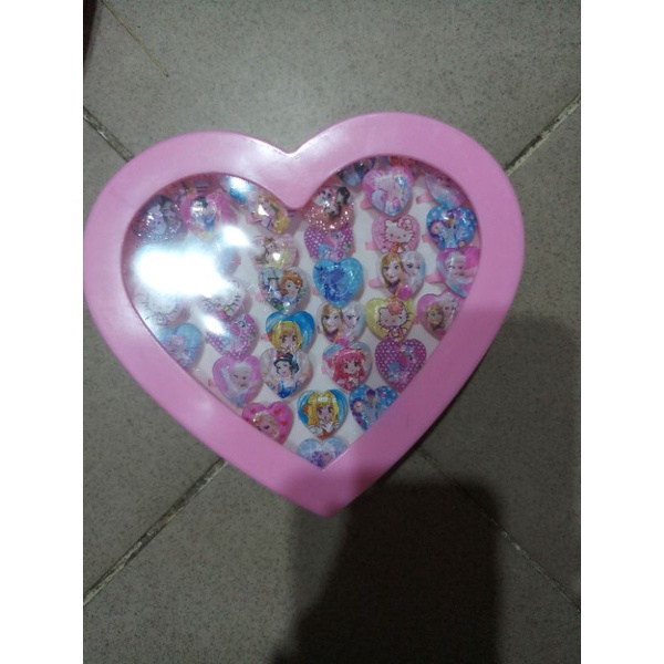 1 hộp nhẫn nhựa trẻ em