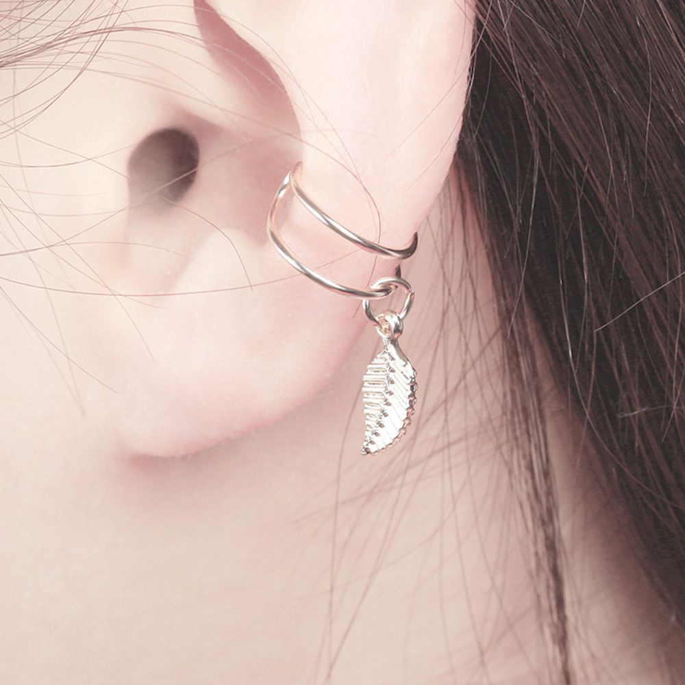 Khuyên kẹp tai thiết kế trang trí hình chiếc lá cá tính thời trang cho nữ