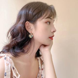 Plastic earrings in studded with elegant style, simple for women