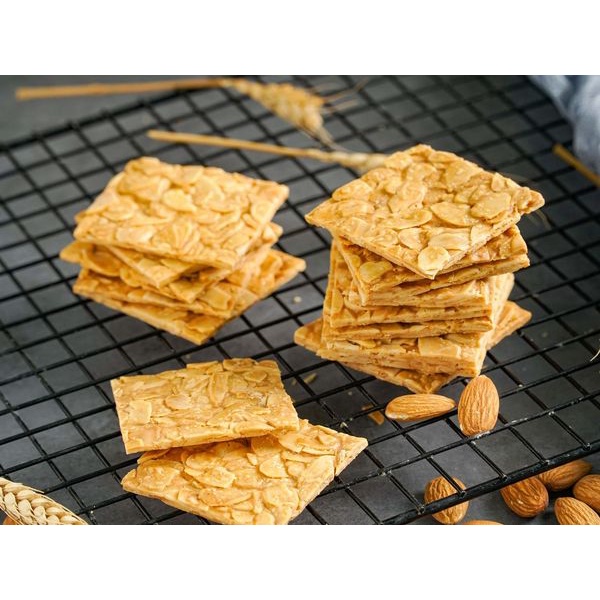 1 Kg Bánh Ngói Hạnh Nhân Vị Truyền Thống Thơm Ngon