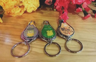 Bấm móng tay ngộ nghĩnh