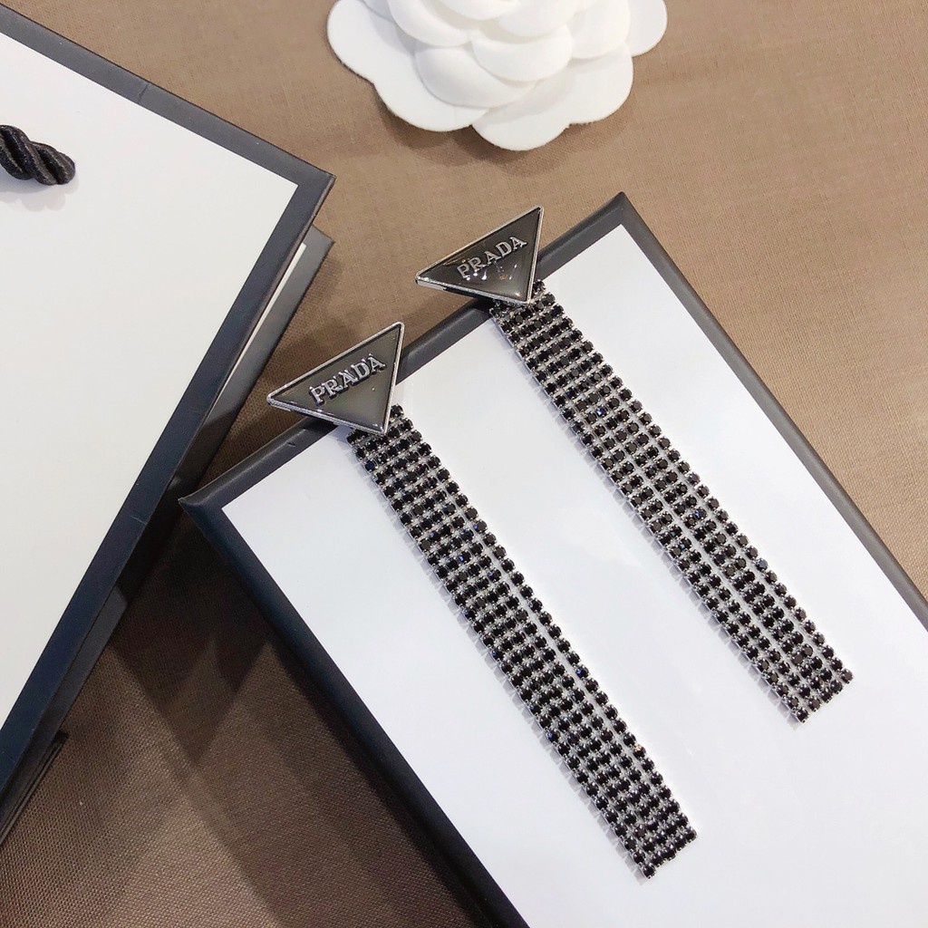 Khuyên tai Prada hình tam giác thời trang cho nữ