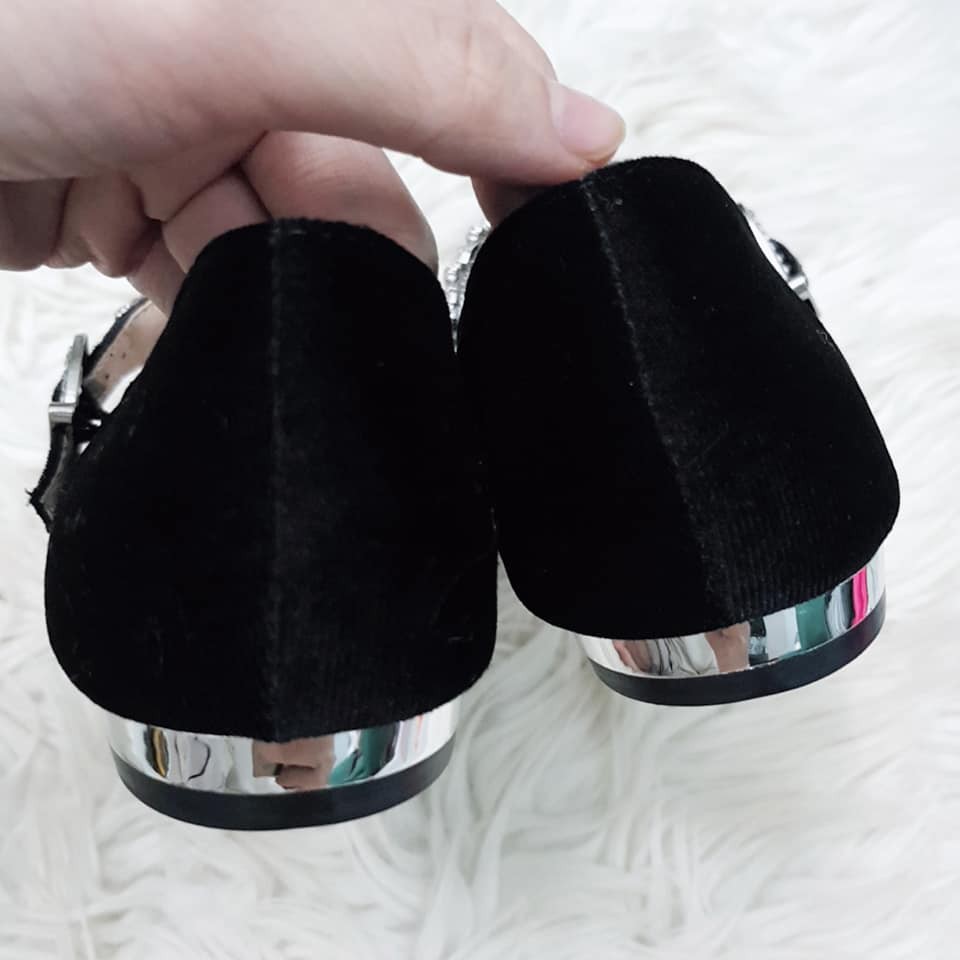 𝗚𝗶𝗮̀𝘆 𝗻𝗵𝘂𝗻𝗴 𝗯𝘂́𝗽 𝗯𝗲̂ 𝗾𝘂𝗮𝗶 đ𝗮́ 𝘁𝗶𝗲̂̉𝘂 𝘁𝗵𝘂̛ 𝗩𝗶𝗻𝘁𝗮𝗴𝗲-𝗢𝗿𝗱