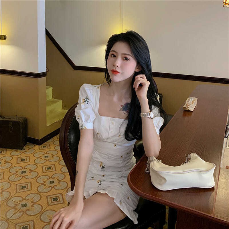 Đầm Hoa Cổ Vuông Tay Phồng Dáng Ôm Kiểu Retro Pháp Dễ Thương