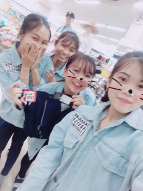 Áo khoác jeans unisex , có video, hình thật, có túi trong, lô gô thêu | BigBuy360 - bigbuy360.vn