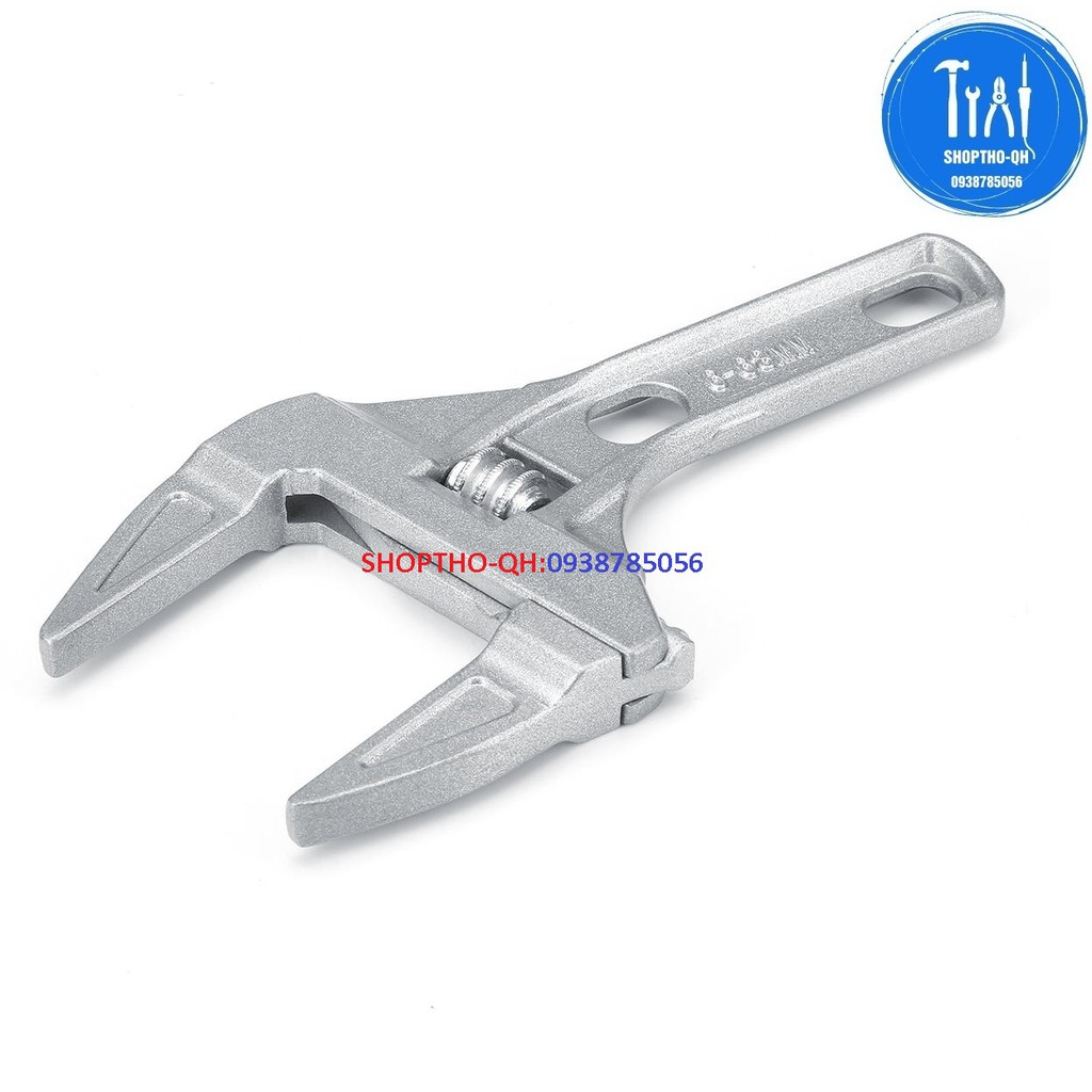 Cờ lê đa chức năng dài 200mm có miệng rộng 68 mm và có thể điều chỉnh.