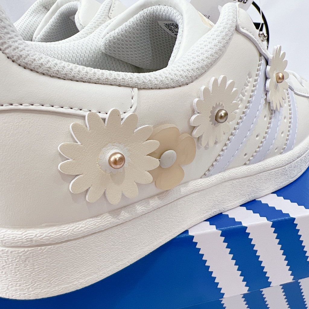 Giày Thể Thao Nữ Ngô Thắng Superstar 2022 Kem Hoa Đế Bằng