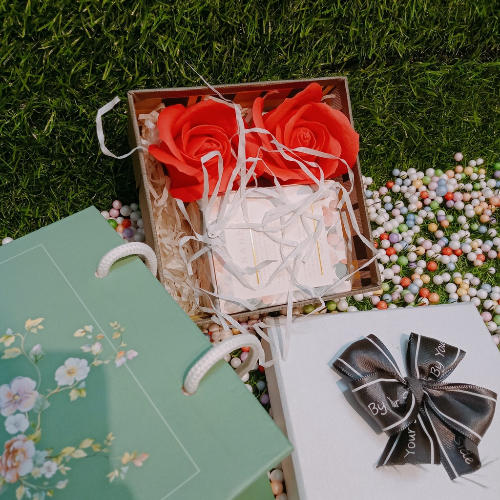 [Ảnh thật] Set quà tặng sinh nhật, quà tặng bạn gái với hoa hồng sáp và nến thơm