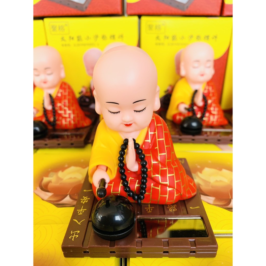 Tượng chuyển động may mắn Thầy Chùa Gõ Mỏ Tụng Kinh trang trí xe hơi, phong thủy, bàn làm việc | BigBuy360 - bigbuy360.vn