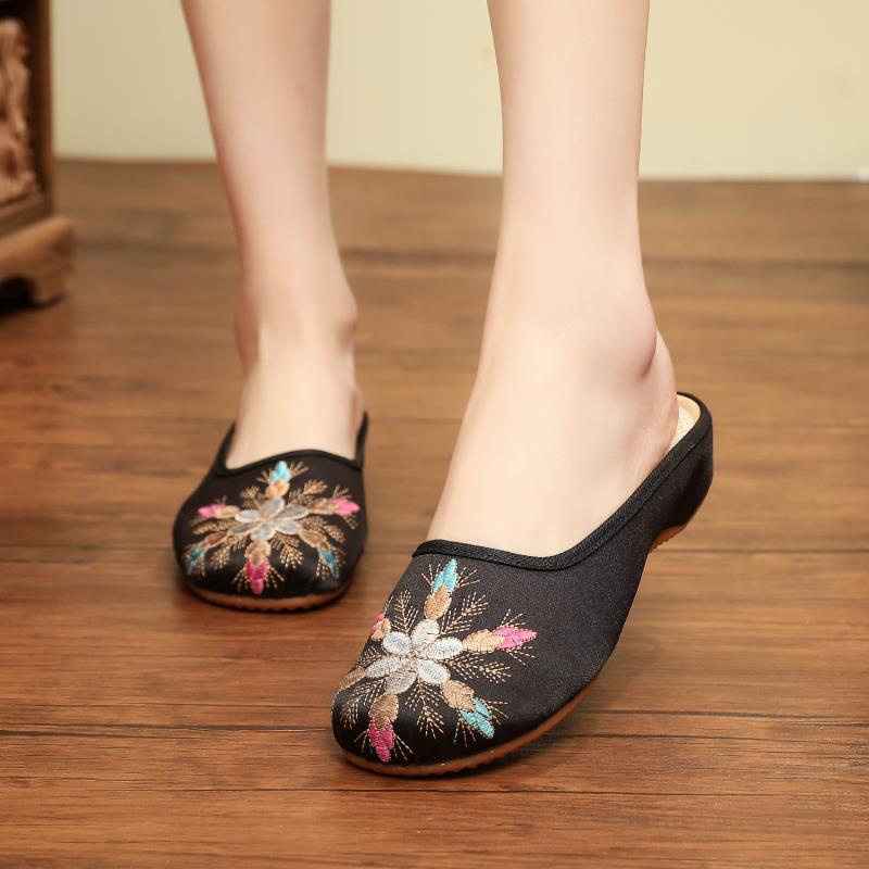 Giày Lười Mũi Tròn Thêu Họa Tiết Dân Tộc Hannover 18T-10 Phong Cách Mới Xuân Thu Dành Cho Bạn Nữ