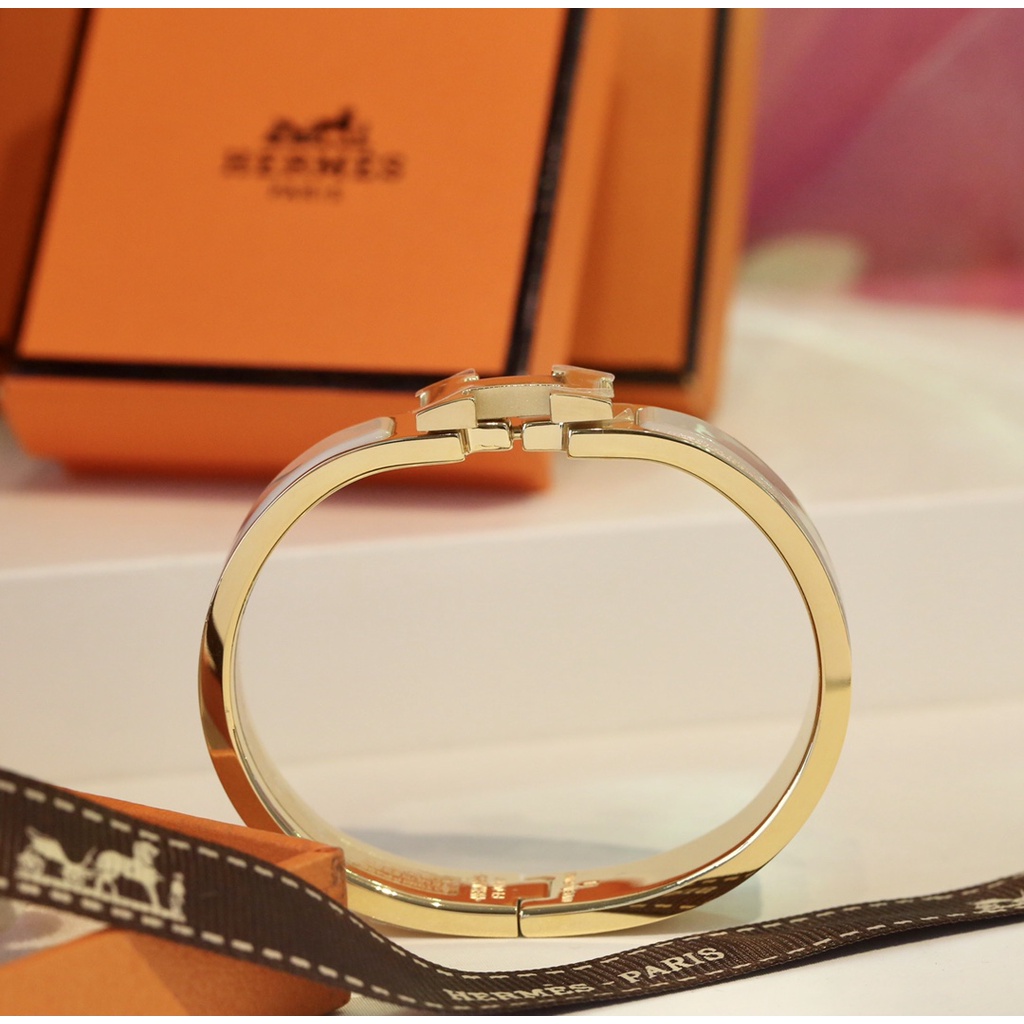 Vòng tay thời trang nữ cao cấp Hermes HM với thiết kế sành điệu, thanh lịch và cá tính