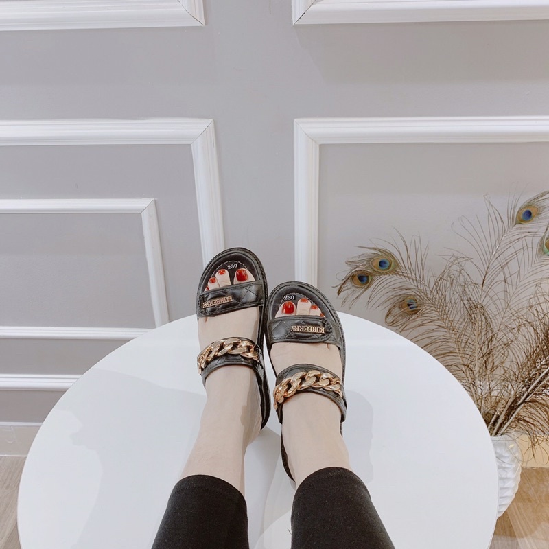 HÀNG CÓ SẴN ,LÊ 2 CẦU BÁNH MÌ