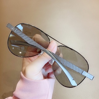 Kính đổi màu Mec phom ôm