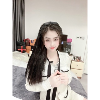 Bờm cài hiệu Pra-da hot trend