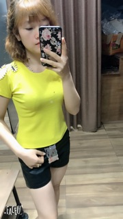 Áo phông khoét cổ