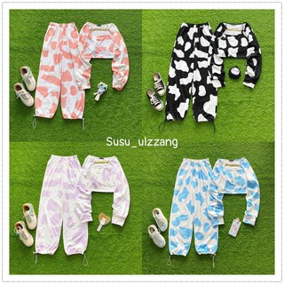 SET BÒ SỮA 3 MÓN Set Áo Croptop Lửng Cánh Tay Áo 2 Dây kèm Quần Jogger Bò Sữa Loang Màu Ống Rộng Dây Rút