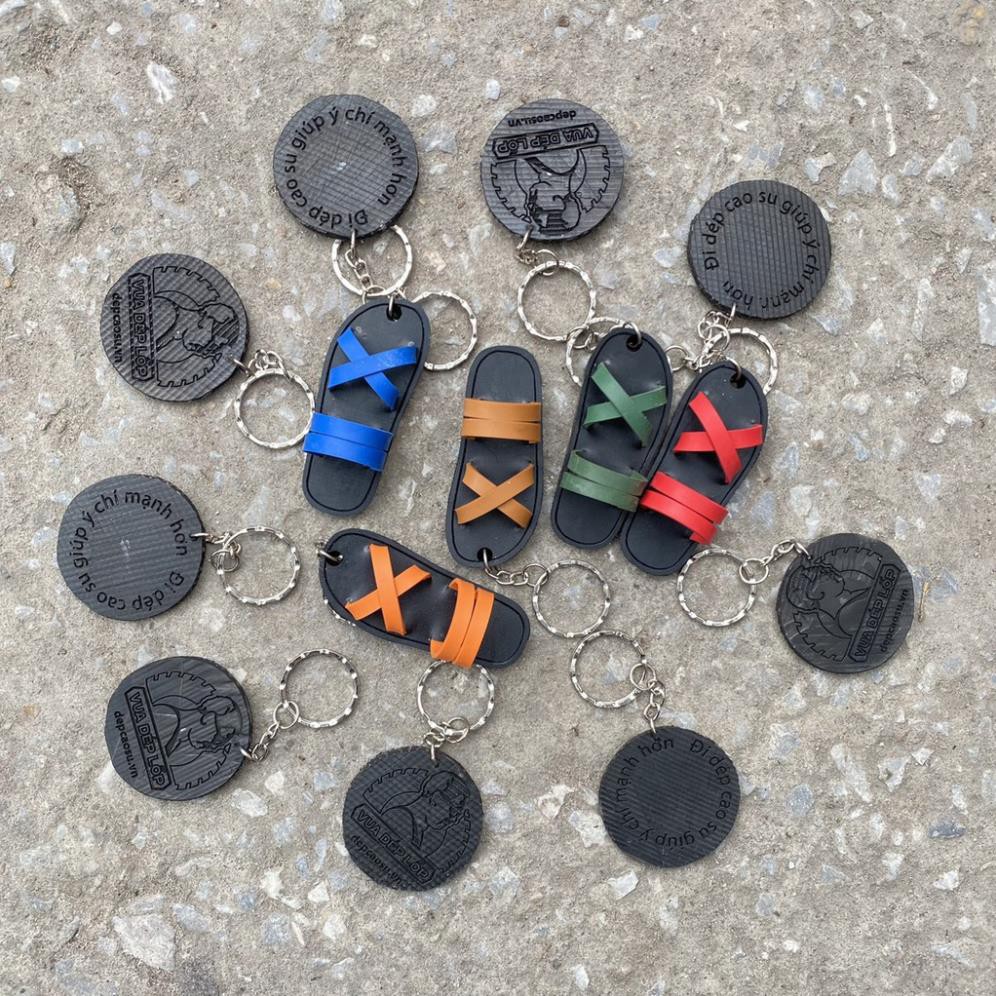 Móc khóa dép cao su tí hon