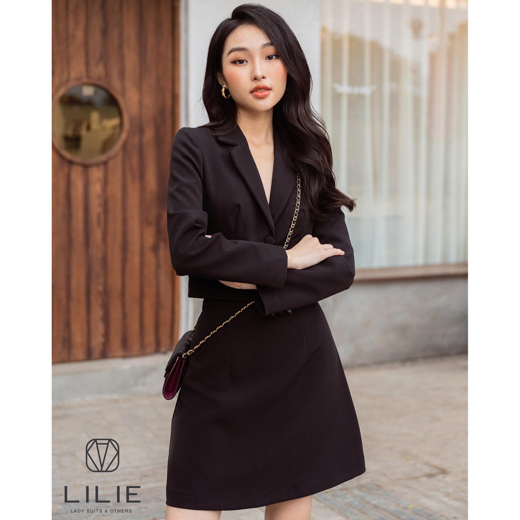 Set Blazer 2 cúc croptop + chân váy | BigBuy360 - bigbuy360.vn