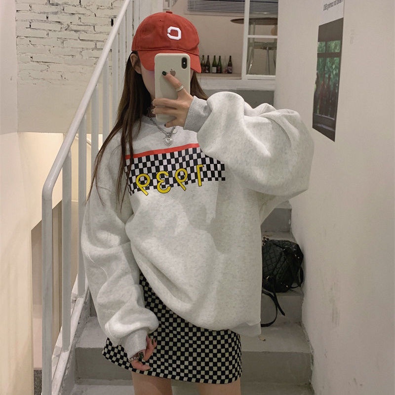 Set áo len họa tiết kẻ sọc và chân váy phong cách retro thời trang 2022