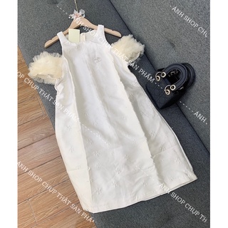 Váy gấm hoa nổi tay bèo ( ảnh shop chụp thật - k kèm tag cài áo )