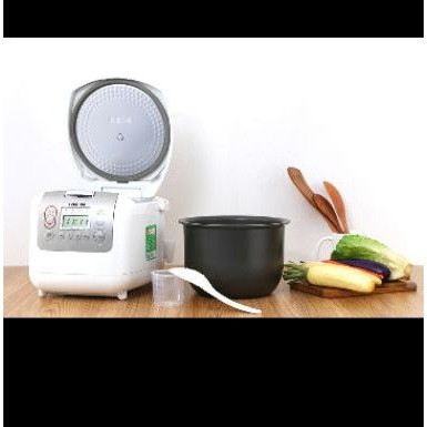 Nồi cơm điện tử Toshiba 1.8 lít RC-18NMFVN(WT) - hàng trưng bày | BigBuy360 - bigbuy360.vn