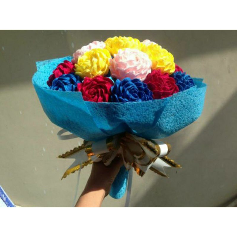 Giấy làm hoa nhiều màu sắc