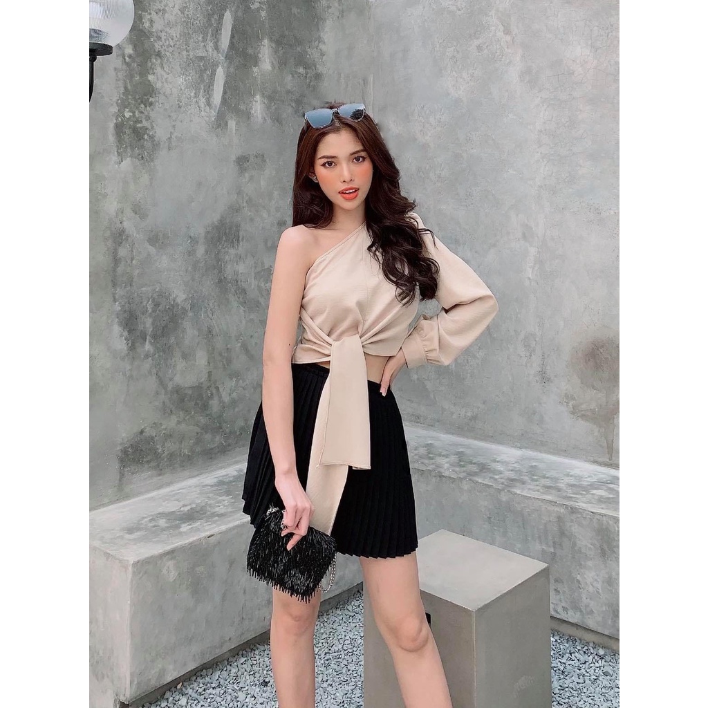 Áo croptop nữ kiểu dáng lệch vai vạt dài màu nude, chất liệu lụa nhung sang chảnh