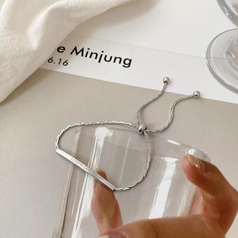 Vòng đeo tay khắc chữ đơn giản thời trang dành cho nữ