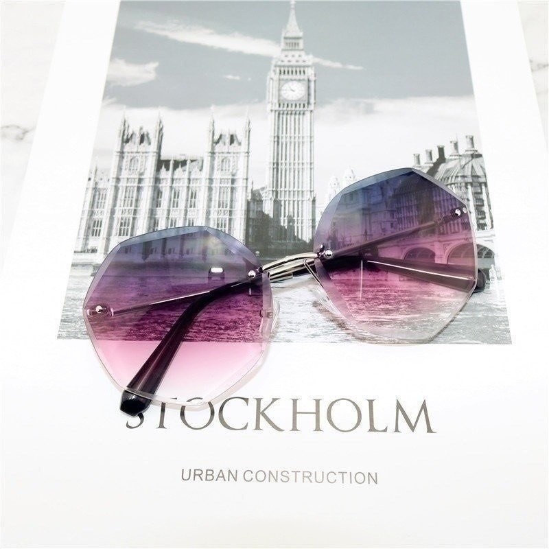 Kính Mát Nữ Đa Giác Thời Trang Tròng Không Viền Màu Sắc Lạ Mắt Phong Cách Dã Ngoại Sang Chảnh K2205 | BigBuy360 - bigbuy360.vn