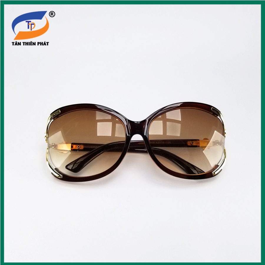 Mắt kính nữ thời trang chống nắng, chống tia UV 858. Gọng kính ôm mặt, không kén size. Tròng oval ôm mắt, râm và dịu mắt