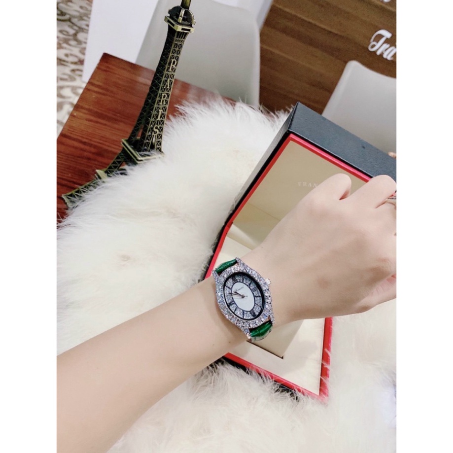 Đồng hồ nữ chopard dây da mặt bầu đính đá đủ màu . Chống nước , chống xước bảo hành 12 tháng