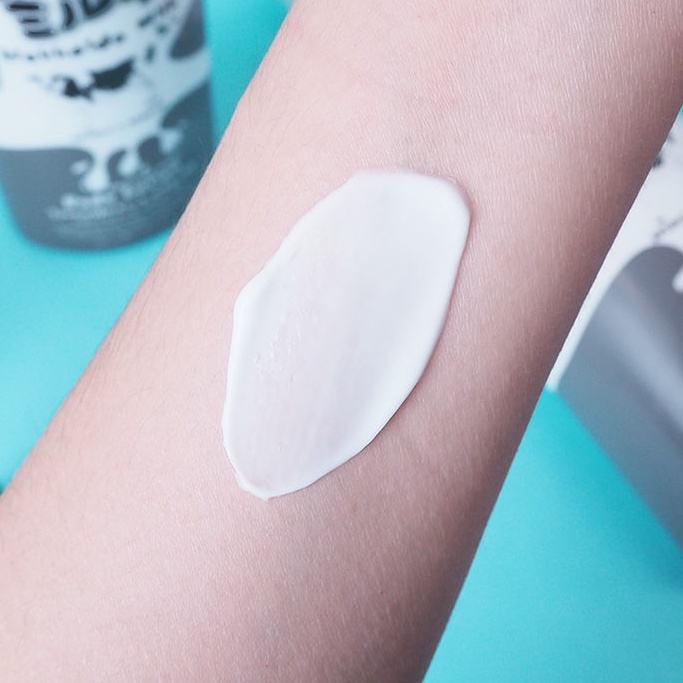 Sữa Dưỡng Thể Dưỡng Ẩm Và Mịn Da Made In Nature Hokkaido Milk Moisture Rich Body Lotion